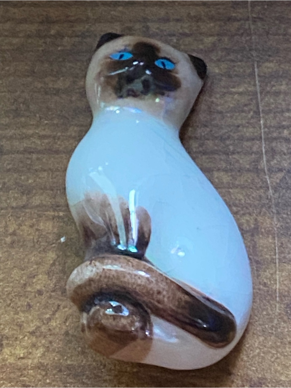 Vintage 1982 Avon Siamese Cat 🐈 Porcelain Pin Brooch - Cream, Brown & Blue Eyes - Picture 3 of 9